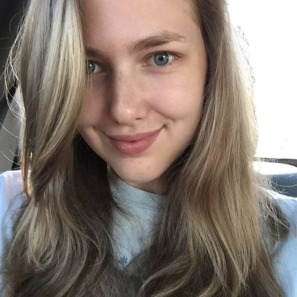 Meet your Posher, Emmy - Picture 1 of 1